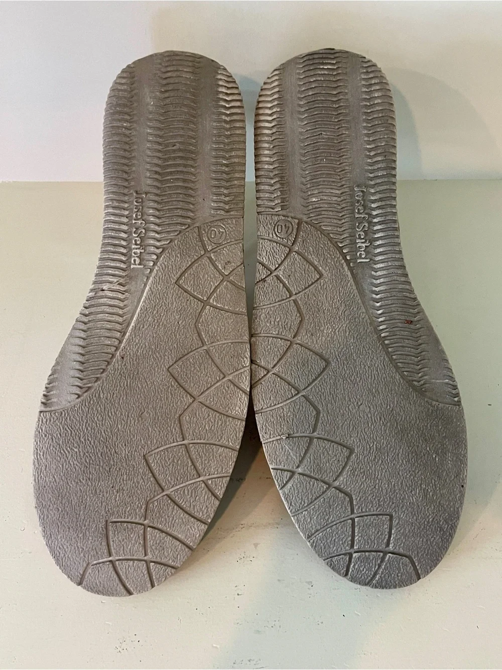 Josef Seibel Sofie Loafer 40 Creme Perforated Leather Slip On Laser Cut